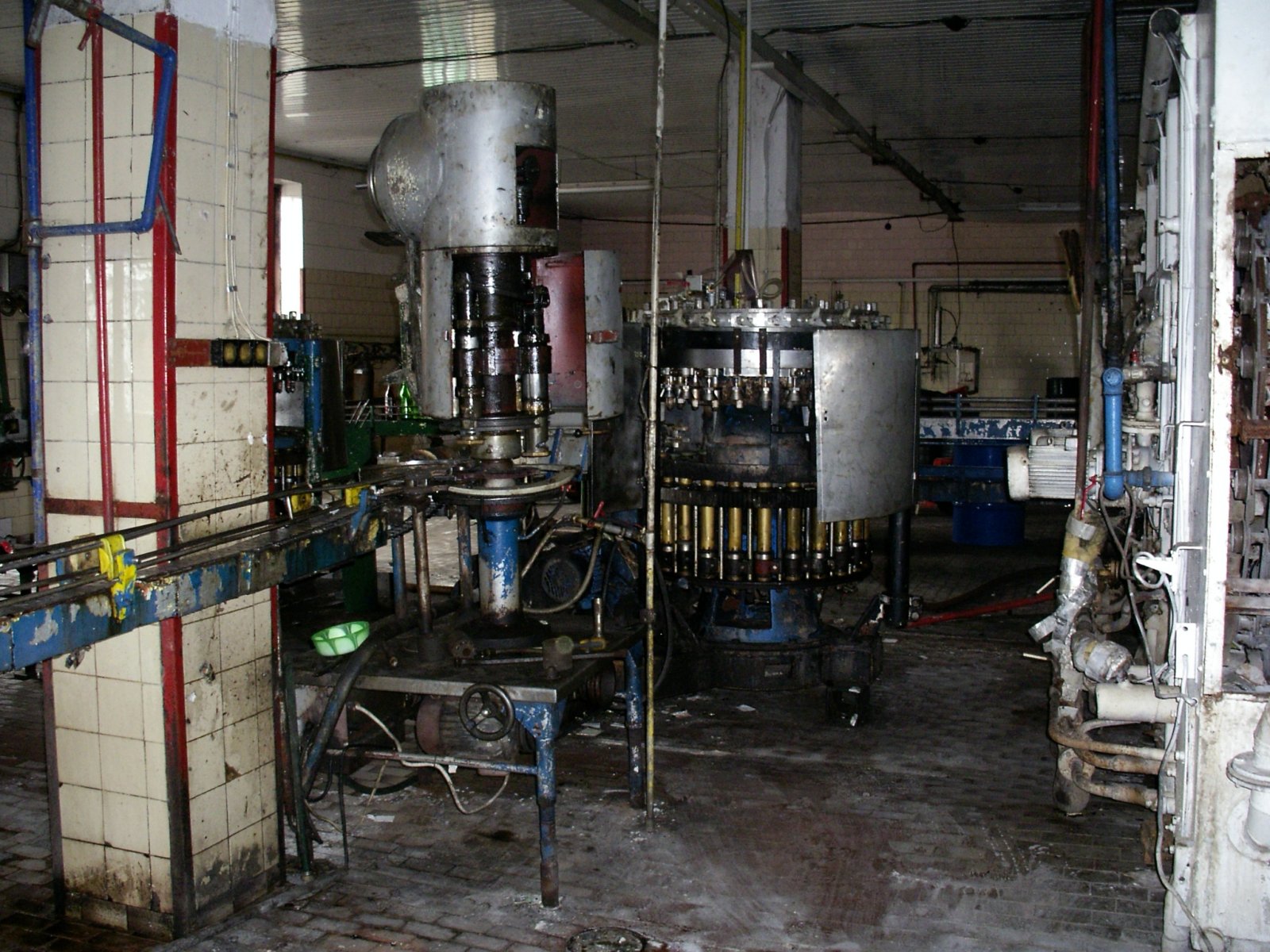 Rok 2006 - butelkownia Browaru Okuniew już po zamknięciu zakładu; źródło: materiały własne.