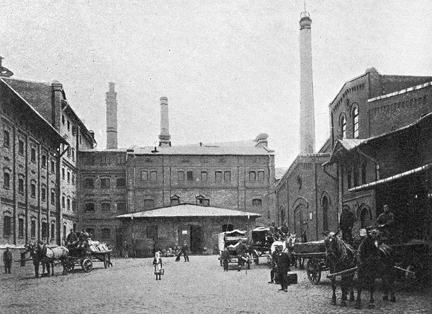 Około roku 1906 - słodownia, warzelnia, lodownia; źródło: A. Stelik, Album widoków Warszawy, Biuro Komisowe G. Ungra Warszawa.